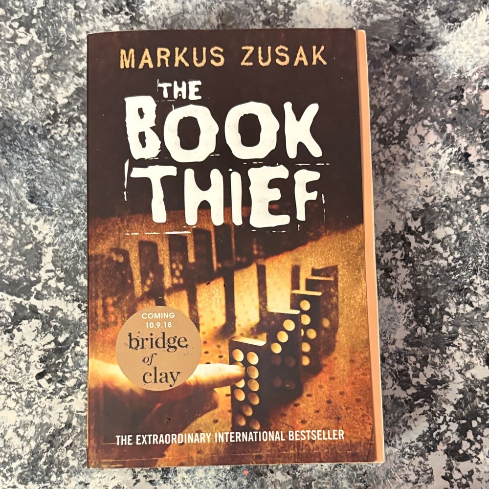 Markus Zusak "The Book Thief" paperback